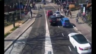 Kompilácia sprostých ľudí na železničnom priecestí