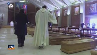 Masové požehnávanie 80 rakiev v kostole | 29.3.2020