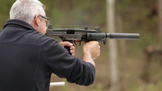 UZI s tlmičom full auto