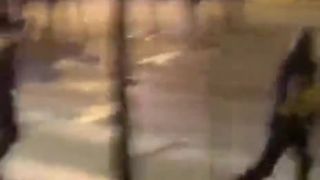 Kompilácia policajtov proti protestujúcim