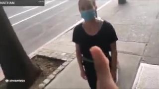 Preukáž solidaritu s čiernou komunitou a BLM a pokloň sa mi(USA)