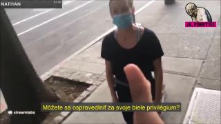 Pokľakni, máš privilégium