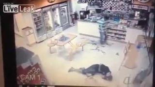 Lupiči sa pokúšajú okradnúť samoobsluhu v Brazílii