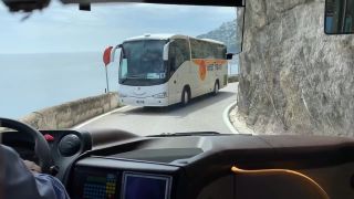 Krásne výhľady a ultra úzke cesty, aj to je pobrežie Amalfi