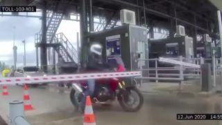 Motocyklisti a bariéra