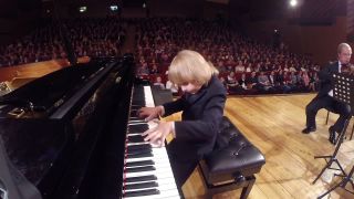Elisey Mysin. Blonďavý ruský virtuóz. Koncert
