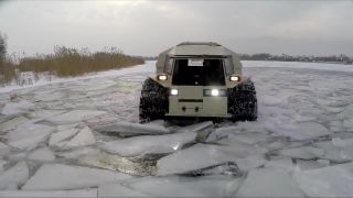 Ruské obojživelne vozidlo SHERP sa len tak nezastavi