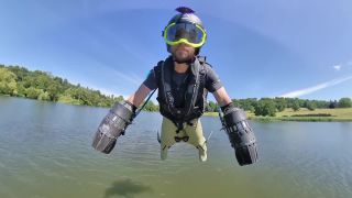 Najnovší test obleku JetSuit od Gravity Industries