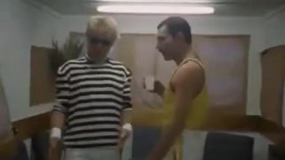 Freddie Mercury tesne pred vystúpením