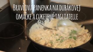 Bravčová panenka v slaninovom kabáte na dubákovej omáčke.