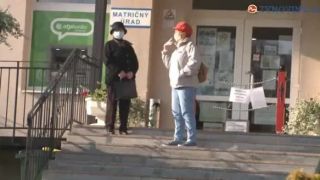 Koronavírus sa im vraj vyhýba, lebo sa dobre modlia.