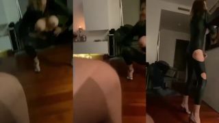 Kollarova spolucestujuca vo vladnej limuzine.