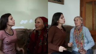 Vnučka spieva s babkou ukrajinské piesne