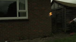 Molotovov koktail v spomalenom zábere
