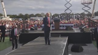 Donald Trump tancuje na pesničku Dedoles