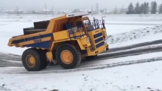 85-tonový "drobec" BELAZ-7558 s trakčnou kontrolou