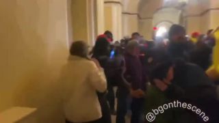 Útok Trumpových nacionalistov na budovu Kapitolu