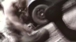 Jerome Pina niči auta boxerskymi vrecami