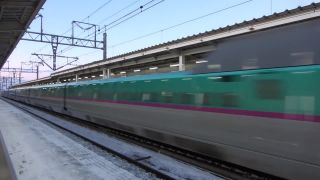 Vlak Shinkansen víri sneh (kompilácia)