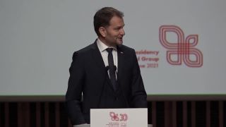 Matovič na summite V4 bez rúška a dokonca v interiéri