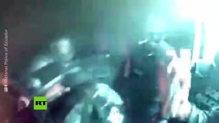Polícia prevezme kontrolu nad jednou z troch vzbúrených väzníc..
