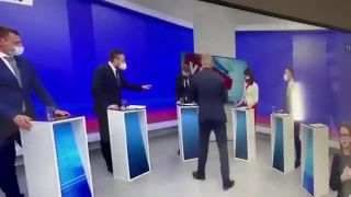 Moderátor skolaboval počas vysielania
