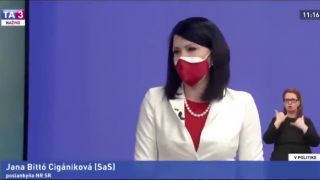 Moderátor TA3 kolaboval v priamom prenose.