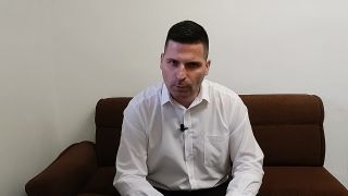 Švec ukázal gule (politické)