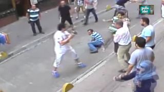 Írsky boxer bojuje v uliciach Istanbulu!