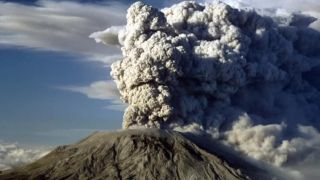 Mount St. Helens pred, počas a po výbuchu na fotografiách