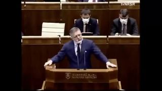 Fico prečítal utajovanú správu v priamom prenose
