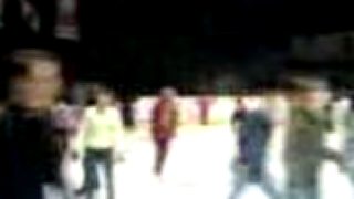 Hlava vs plexisklo