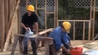 Krok za krokom - J.T. ide do práce s otcom.