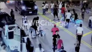 Dvaja bieli zavítali do centra Chicaga