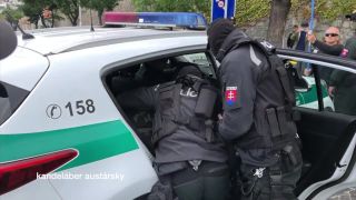 Ako sa do policajta volá, tak sa z policajta ozýva