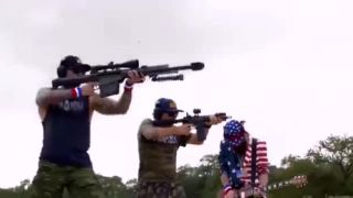 Šťastné a veselé Vianoce na militaristický spôsob Made in USA