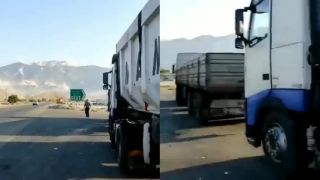 Vodiči nákladiakov pozorujú zemetrasenie (Irán)