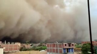 Masívna púštna búrka v Egypte