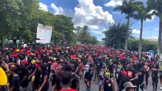 Najväčší protest v dejinách ostrova Guadeloupe má tempo