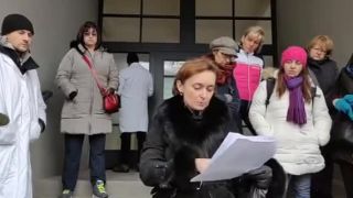 Zraz lekárov pred lekárskou komorou