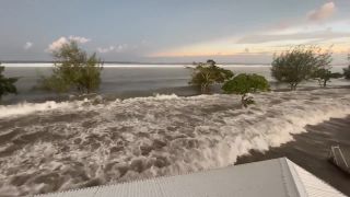 Ostrov Tonga zasiahla po silnej sopečnej erupcii vlna cunami