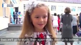 Dievčatka sa opýtali prečo chodí do školy