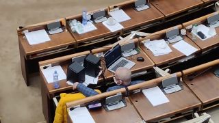 Kotlebovci spustili v parlamente sirénu