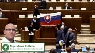 Neonacista Kotleba oblial Ukrajinskú vlajku a roztrhal ju