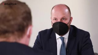 Kotlebovci mali v parlamente zbrane. Upozornil na to Suja