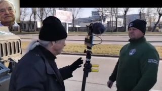 Členovia ĽSNS predstavujú svoju V3S-ku na autoproteste dopravcov