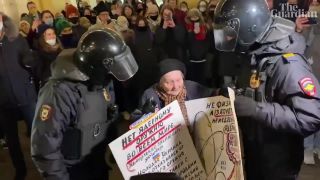 77 ročná aktivistka na demonštráciach v rusku (2.3.2022)