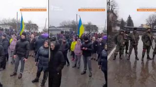 Odvážni civilisti protestujú proti okupantom