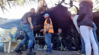 ĽUDIA NA DNE 10.diel-Ale v lese žijú viac než dvaja bezdomovci