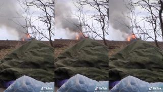 Vo vnútri tanku vybuchuje munícia po zásahu